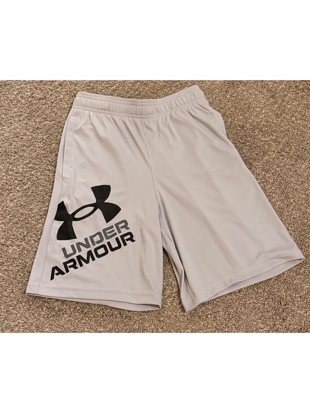Under Armour Boys Gray Logo Athletic Shorts Youth Medium